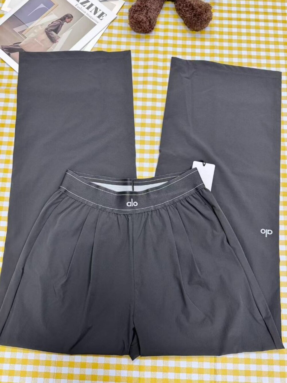 ALO Yoga Straight-Leg Wide Pants in Charcoal - Picture 4 of 9